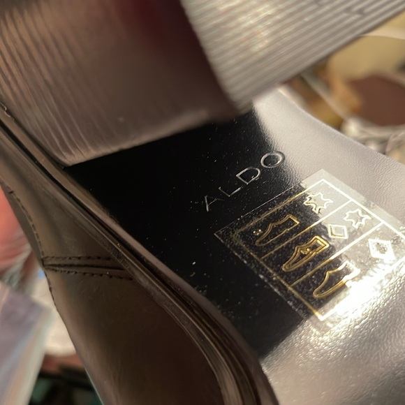 NWOT. ALDO leather pull on ankle boots. Size 10.   4” block heel, 1/2” platform - Picture 5 of 10